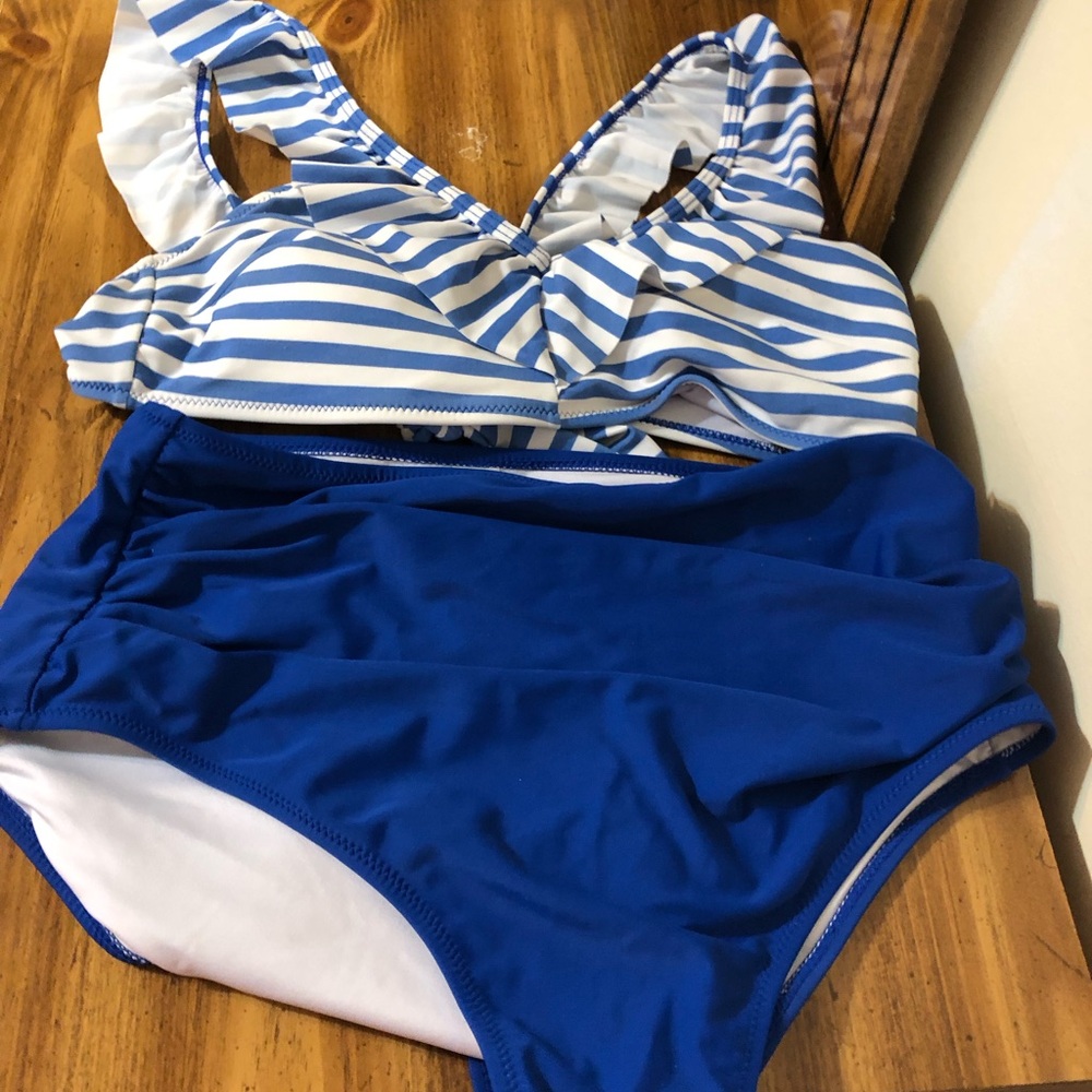 Swimsuit never worned